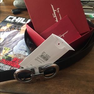 Salvatore Ferragamo men’s reversible belt NWT
